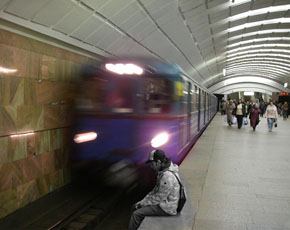 В метро нужно быть осторожным