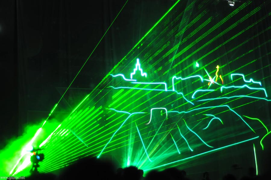 Лазерное шоу перед началом концерта