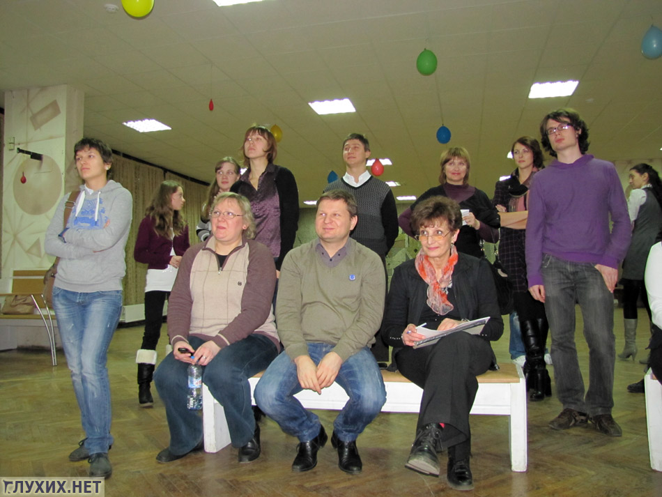 Клуб любителей жестового языка в ТМЖ. Фото "Глухих.нет"