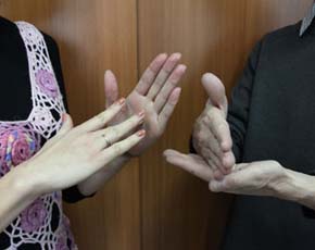 Для глухих людей "новый закон о жестовом языке" стал важнейшим событием