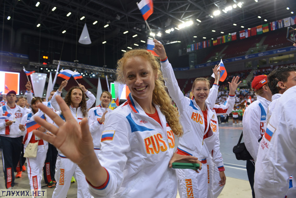 Анела Глушкова (волейбол) дарит всем ослепительную улыбку.