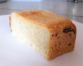 Глухая жительница Краснодара купила хлеб с гвоздём внутри