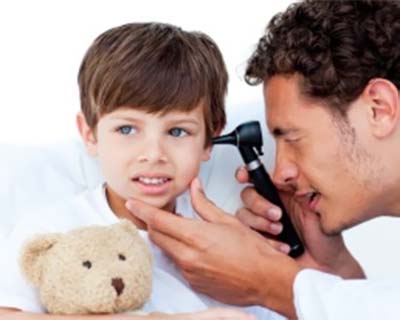 Амурских слабослышащих и глухих детей будут лечить с помощью нового оборудования