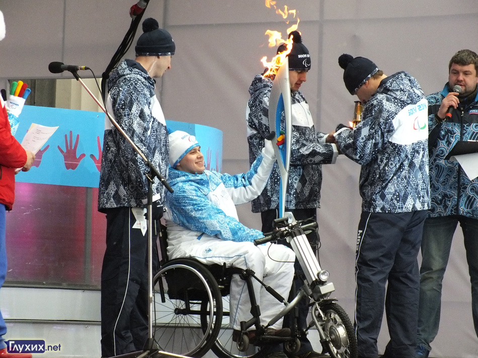 Самый первый паралимпийский факелоносец в Москве