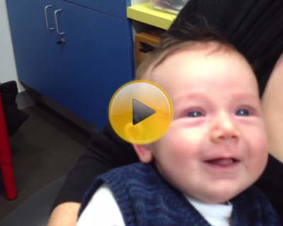 Видео, где глухой, где малыш впервые услышал звуки бьёт рекорды популярности