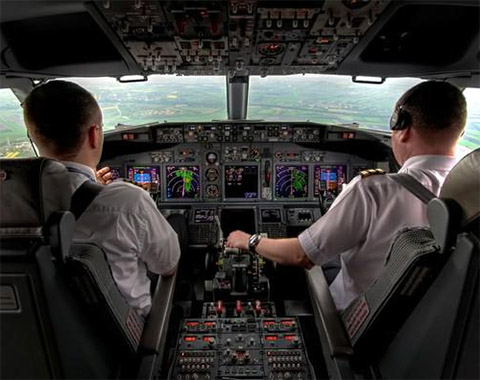 Пилот «Аэрофлота» требует от авиакомпании пожизненно выплачивать ему компенсацию за приобретённую тугоухость