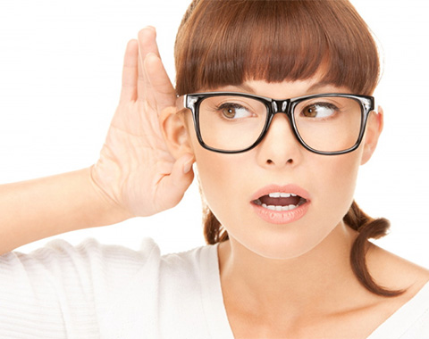 Ученые назвали причины ранней глухоты