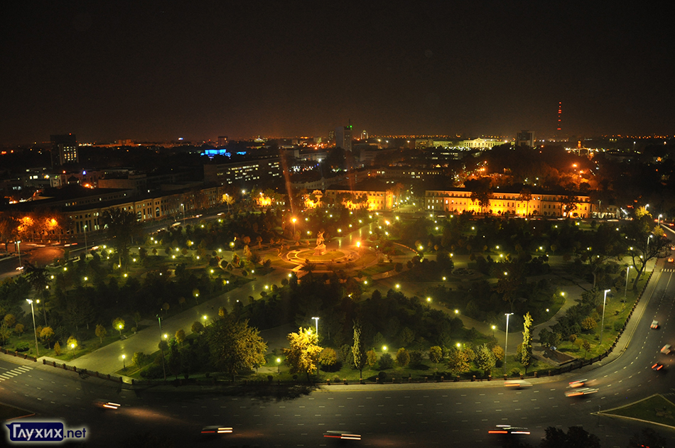 Ночной вид Ташкента с 17-го этажа гостиницы 