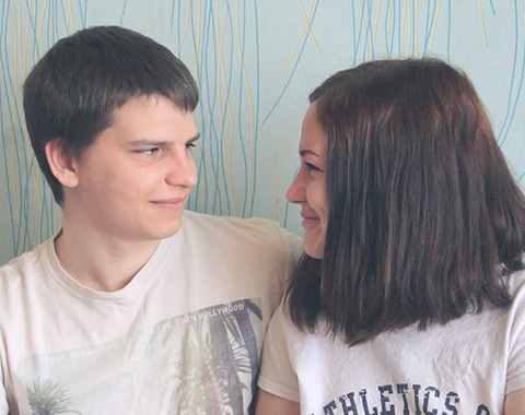 Пара влюбленных 19-летних глухих мечтает сыграть свадьбу