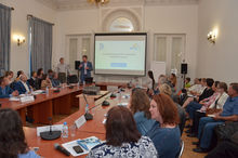 Президент Станислав Иванов презентует социальный проект, расписывая план действий на ближайшие 2 года