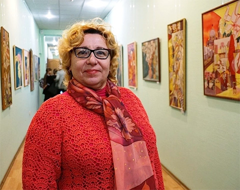 В Курске открылась выставка слабослышащей художницы