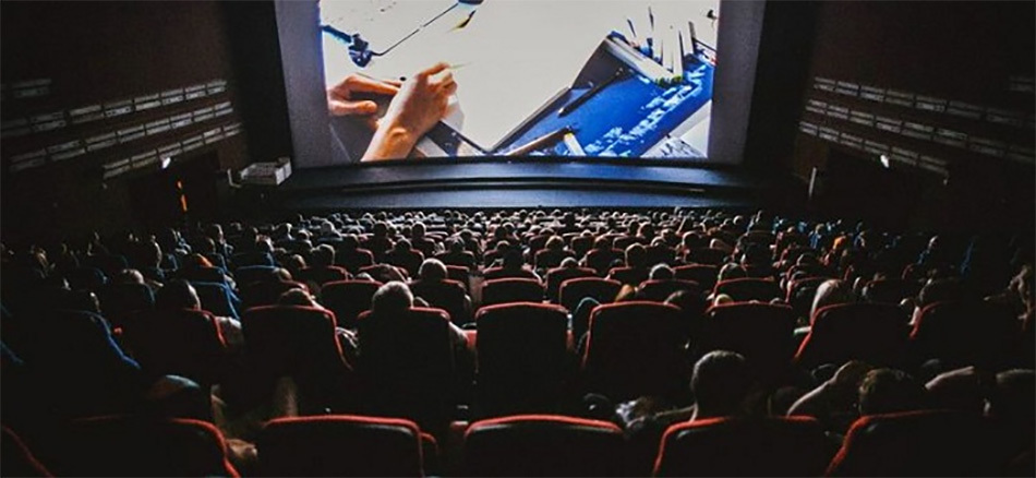 Создателей национальных фильмов обяжут предоставлять тифлокомментарии и субтитры кинотеатрам