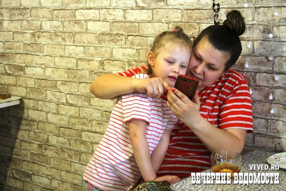 В Екатеринбурге многодетную семью глухих могут оставить без жилья за долги по ипотеке